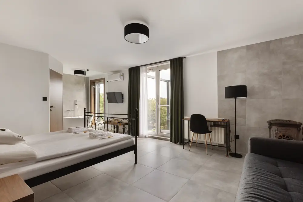 Apartament Kominkowy — wanna wolnostojąca i wieczorny relaks